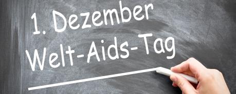 Welt-Aids-Tag Das Bild zeigt eine Tafel auf der "1. Dezember Welt-Aids-Tag" steht.
