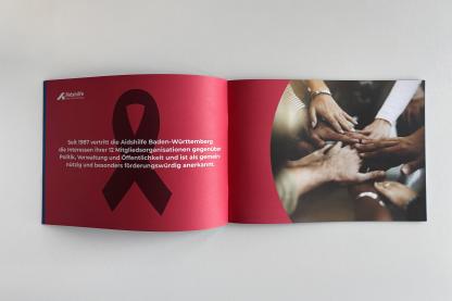 Ein Foto der Jahresbroschüre